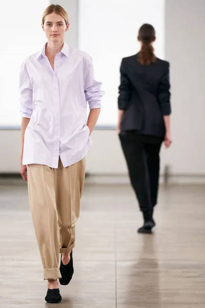 Look 18